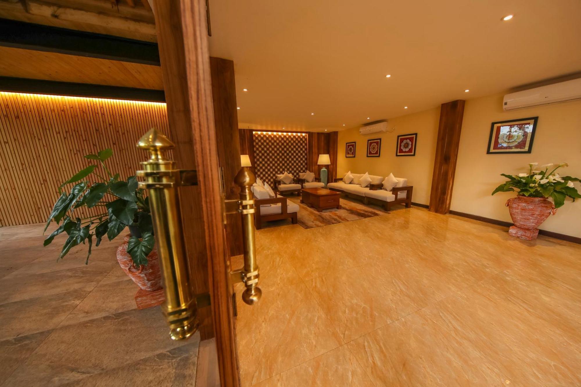 Hotel Serene 4*